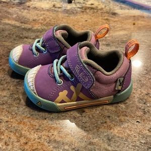 Keen toddler size 4